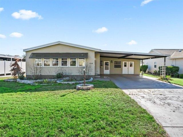 1514 Hillcrest Dr, Lady Lake, FL 32159