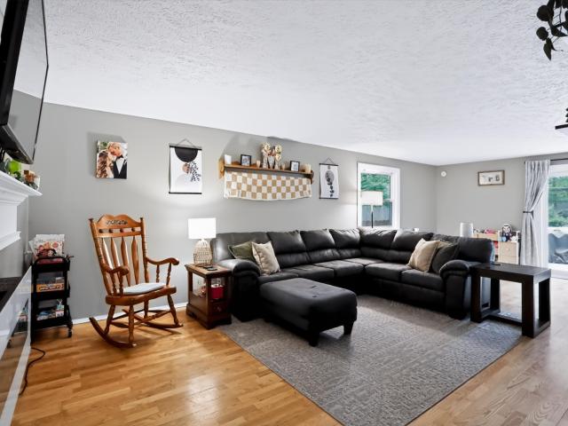 1515 W 75th Place