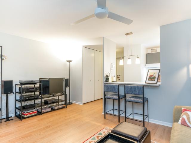 1516 Hinman Avenue # 810