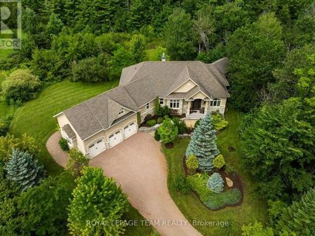 1517 Monaghan Lane, Ottawa, ON, K2W 1B4 house for sale | Listing ID X13702 | Royal LePage