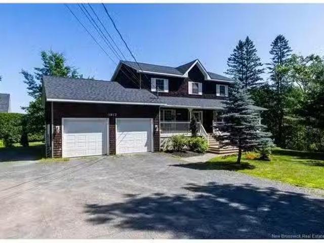 1517 Woodstock Rd, Fredericton, NB, E3C 1P2 house for sale.