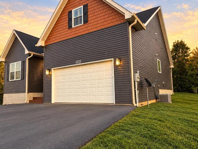 1518 Broad River Lane