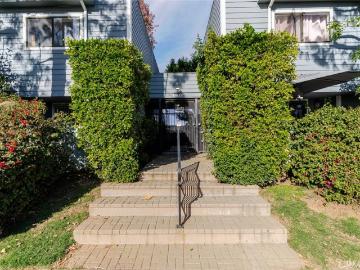 15113 Saticoy St, Unit 16, Van Nuys, CA 91405 | MLS #GD26010