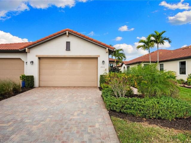 1511 Oceania Dr S, Naples, FL 34113 | MLS #226001