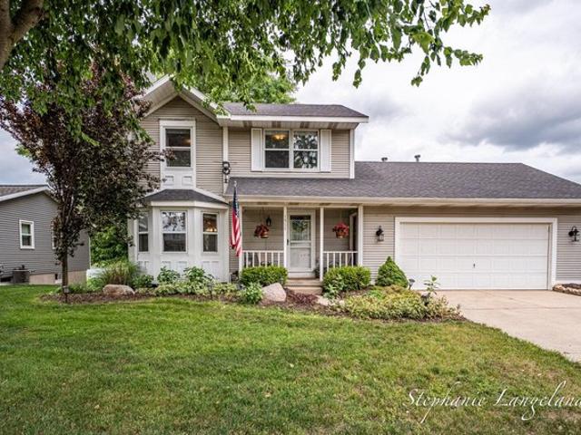 1511 Springbrook Dr, Jenison, MI 49428