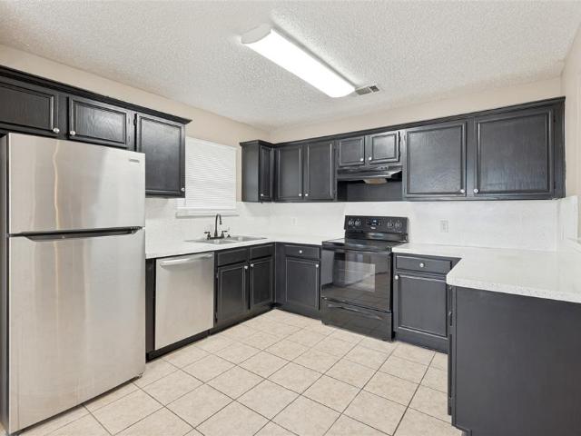 1512 Manitoba Lane