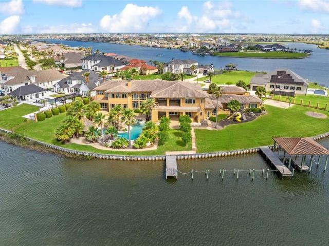 1512 Lakeshore Drive