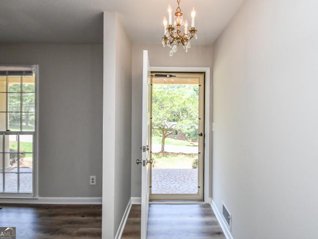 1512 Robinhood Trail