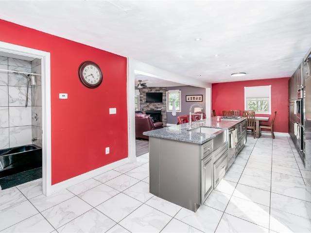 1512 Valley Rd