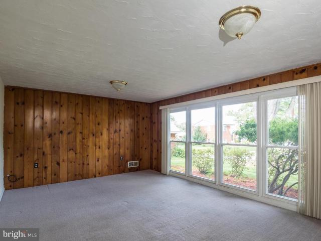 1512 Vivian Court