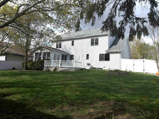 512 W Grand