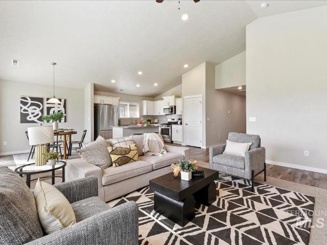 15138 N Bonelli Ave
