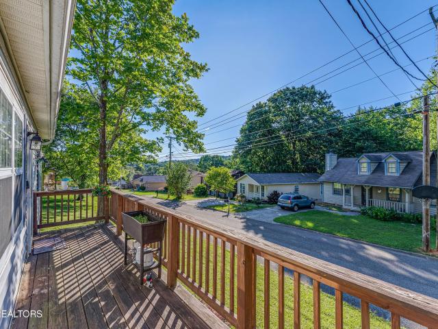 1513 Rhododendron Court