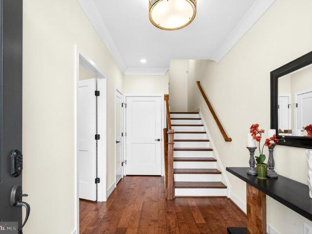 151 Center S # 1
