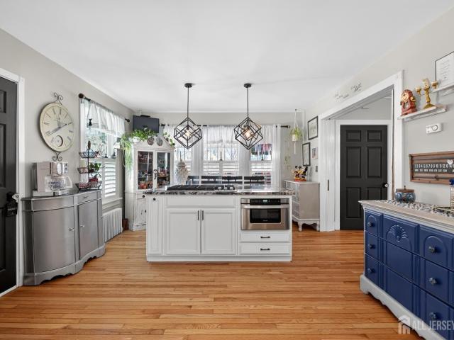 151 Beechwood Ave, Middlesex, NJ