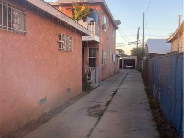151 E 121st St, Los Angeles, CA 90061 | MLS #PW25270