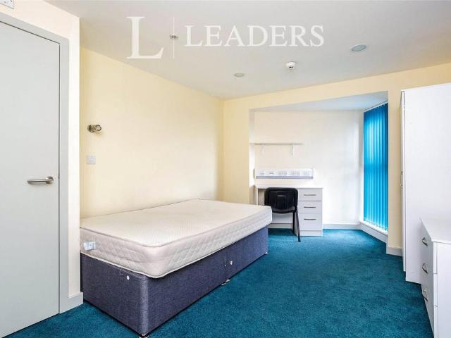 151 Halls, Fawcett Road, PO4 1 bed in a house share to rent £625 pcm £144 pw