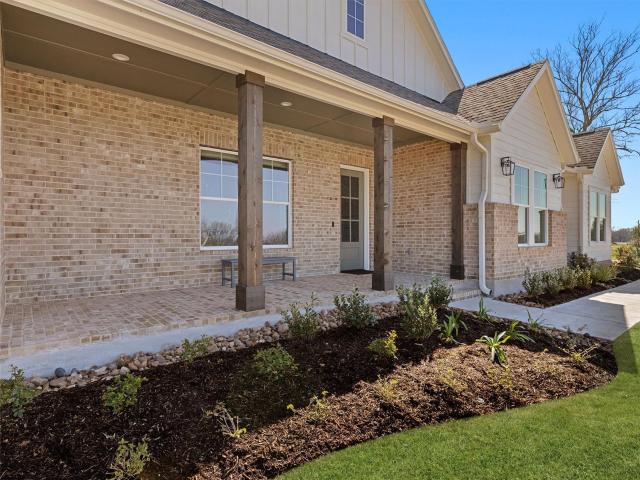 151 Moonlight Dr, Smithville, TX