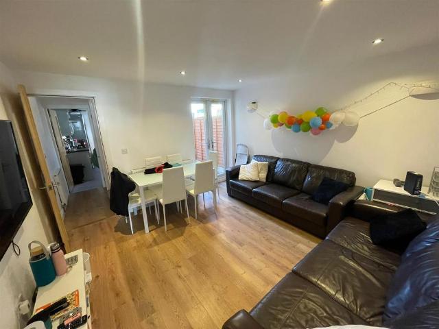 151 Warwards Lane, Selly Oak, Birmingham 6 bed terraced house to rent £2,470 pcm £570 pw