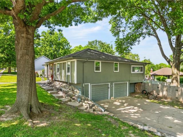 1524 Oxford Court