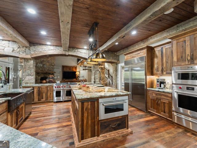 1524 Blacks Bluff Road SW