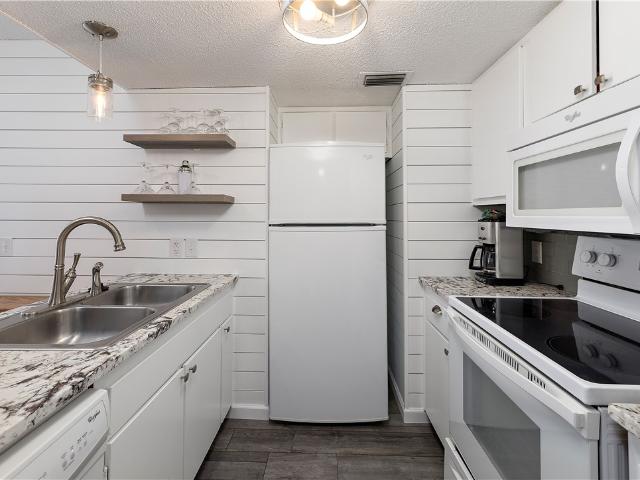 1524 Wood Ave, Unit 208, St. Simons Island, GA 31522 | MLS #1659