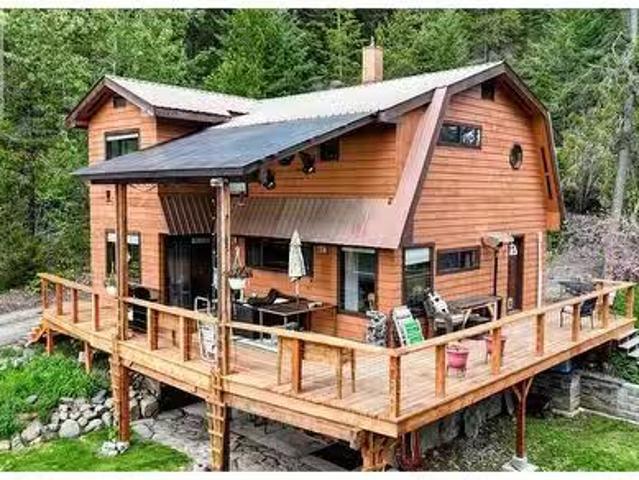 1525 Highway 3 / 95 Highway, Yahk, BC, V0B 2P0 house for sal.