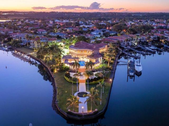1525 Riverdale Drive, Hope Island, Qld 4212
