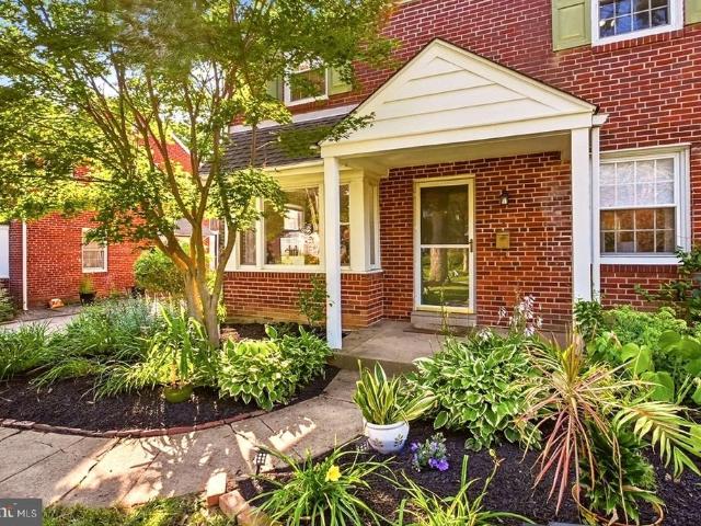 1526 James Road