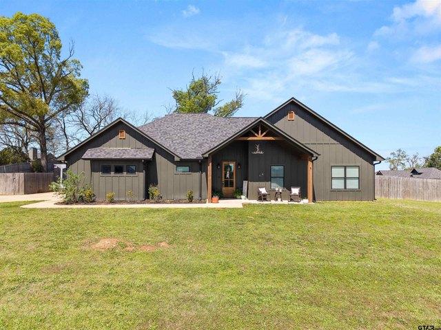 15273 Madison Ln, Lindale, TX 75771