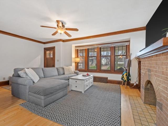 1527 N 49th St, Unit 1529
