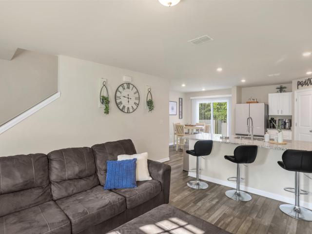 1527 Hollins Drive