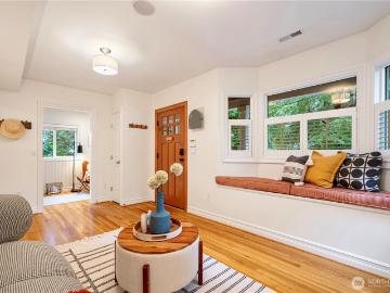 1528 NE 97th St, Seattle, WA 98115 | MLS #2502