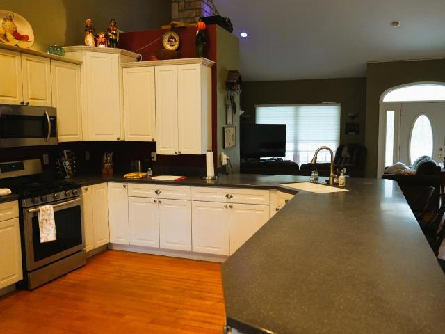 1528 E Lakeshore Dr