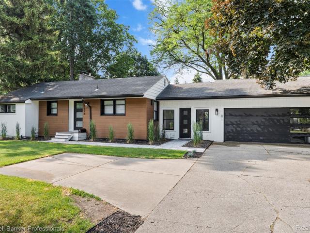 1528 E Maple Road, Birmingham, US, MI