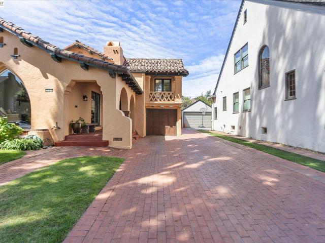 1529 Gibbons Dr