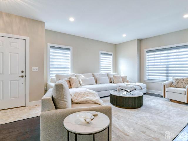 1529 Paxton Lane