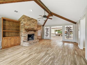 1520 Throwbridge Lane