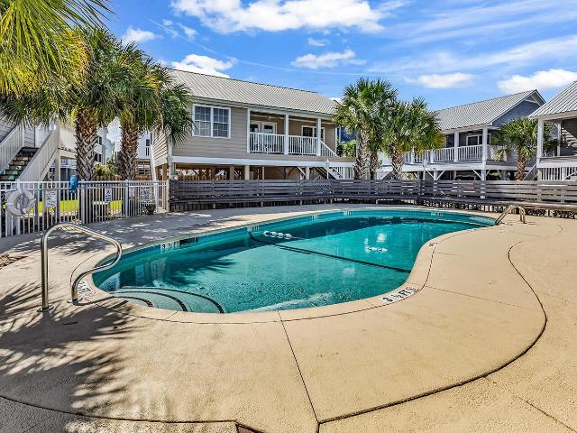 1521 N Waccamaw Dr