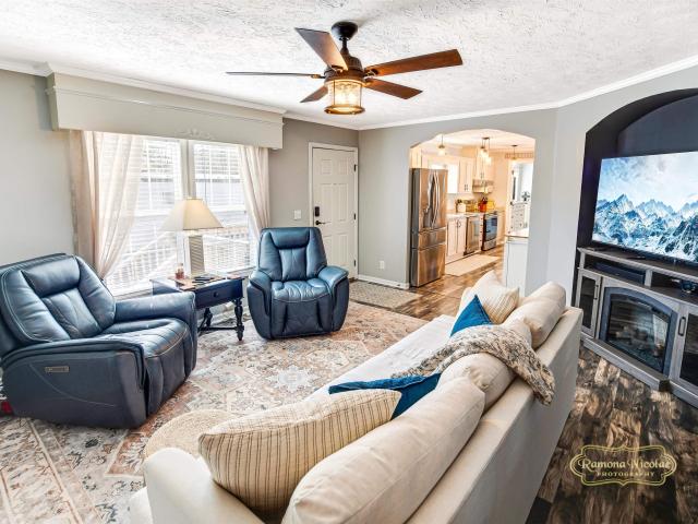 1521 Aries Ln