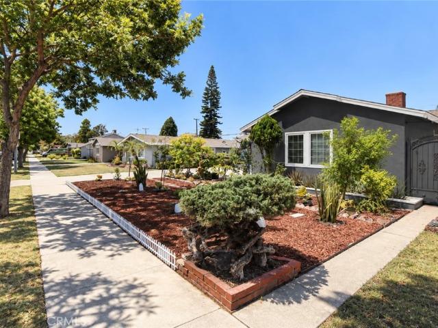1521 W Crone