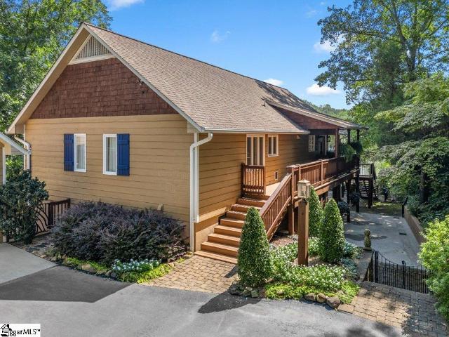1522 W Lakeshore Drive