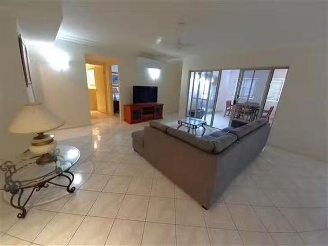 1523/2 Greenslopes Street, Cairns North, QLD 4870