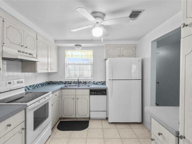 1523 Lakeside Dr, Unit 15, Venice, FL 34293 | MLS #N6141