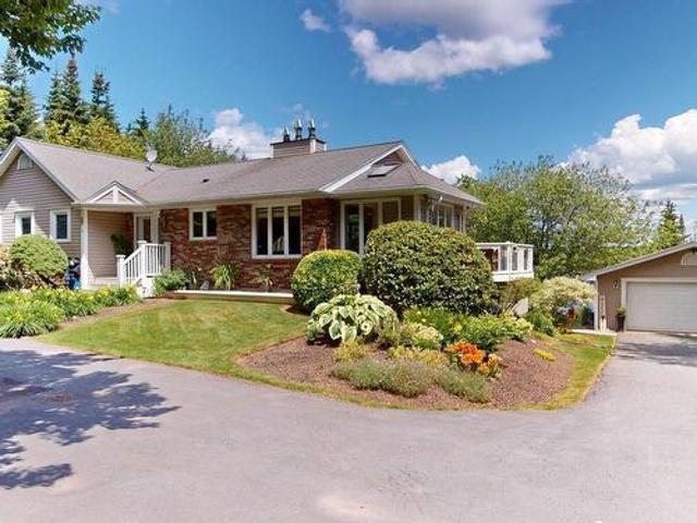 152 Capri Drive, West Porters Lake, NS, B3E 1L6 Luxury House for sale | Listing ID 202617 | Royal LePage Carriage Trade Luxury Properties