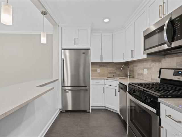 152 B N Broadway 2E
