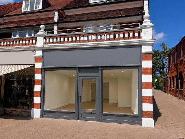 152 Fleet Road, Fleet GU51 1 bed flat to rent £1,225 pcm £283 pw