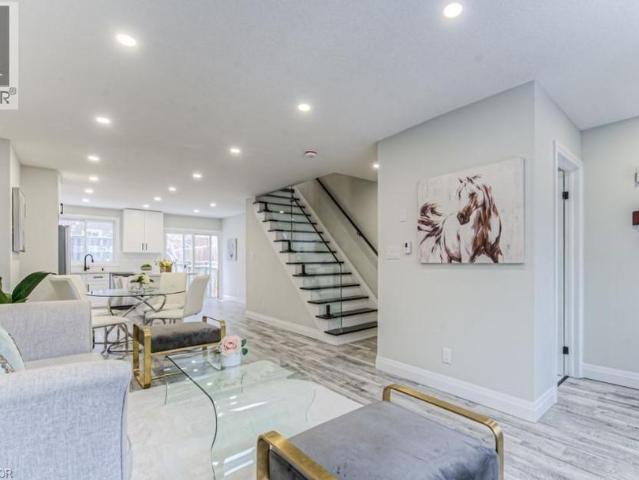 152 OVERLEA Drive, Kitchener, Ontario, N2M1T3