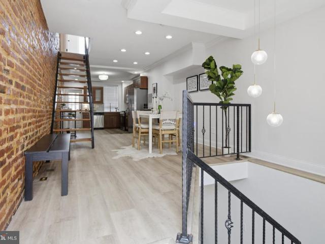 152 N Curley Street