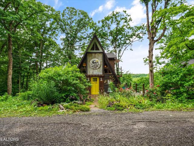 1535 Mayflower Lane